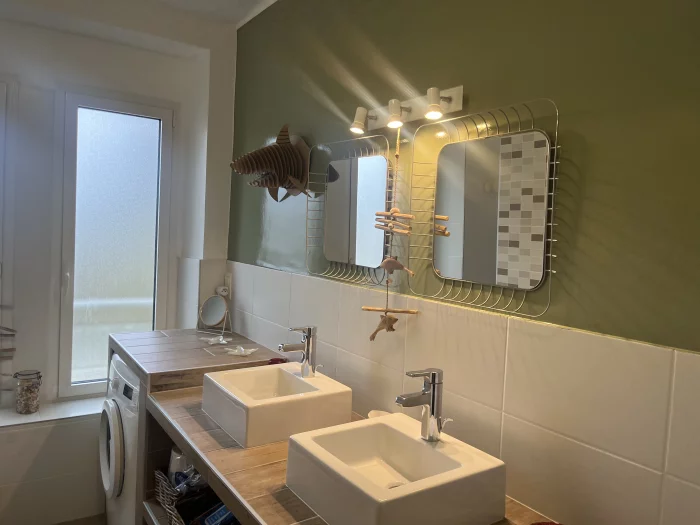 salle d'eau avec douche à l'italienne